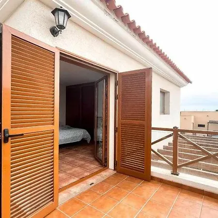 Casa Danimar 2-4 People With Pool And Barbecue Коральео